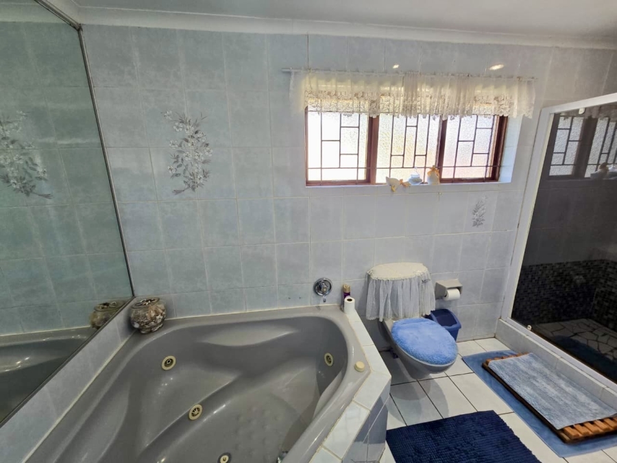 4 Bedroom Property for Sale in Loerie Park Western Cape